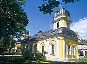 Im Gartenpavillon des Juliusspitals treffen sich 120 Wissenschaftler aus aller Welt zu einer Tagung über bakterielle Krankheitserreger. Foto: Lehrstuhl für Mikrobiologie