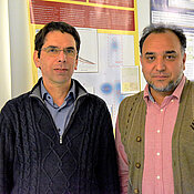 Thomas Dandekar (left) and Muhammad Naseem explore ways of enhancing plant yield and fighting climate change at the same time. 