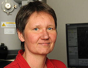 Bettina Böttcher ist neu an der Uni Würzburg. Sie will hier ein Zentrum für hochauflösende Kryo-Elektronenmikroskopie aufbauen. (Foto: Gunnar Bartsch)