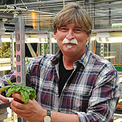 Prof. Dr. Rainer Hedrich, Lehrstuhl für Molekulare Pflanzenphysiologie und Biophysik. Foto: Gunnar Bartsch