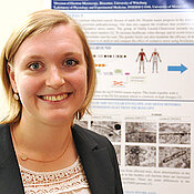 Die Gewinnerin des ersten Posterpreises: die Zellbiologin Corinna Frank.