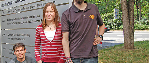 Manuel Röder, Verena Kleiner und Christopher Brandt (von links) studieren an der Uni Würzburg die „Technologie der Funktionswerkstoffe“. Foto: Robert Emmerich