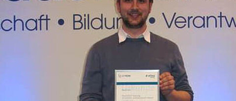 Christoph Bauer mit dem 2. Preis beim d-elina School-Award. (Foto: Michaela Zahn)