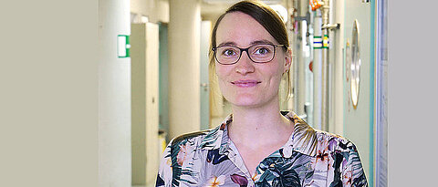  Dr. Anna Stöckl im Biozentrum der Uni Würzburg.