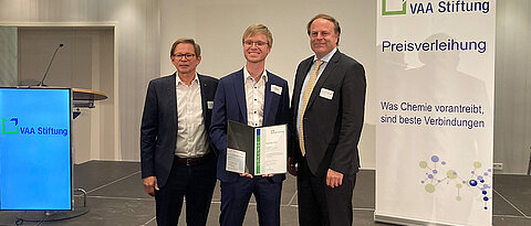 Prof. Dr. Lorenz Meinel und Dr. Niklas Hauptstein bei der Preisverleihung auf der VAA-Jahreskonferenz in Mannheim 