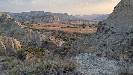 Ausblick auf die trockene Landschaft von Vashlovani am Morgen